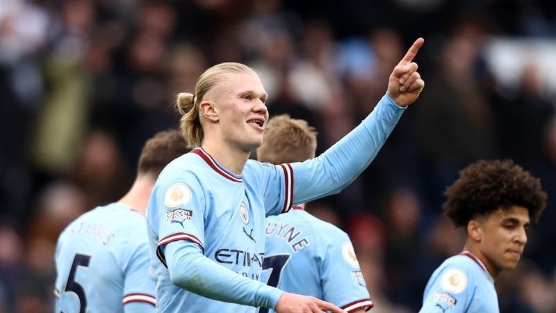 Chuyển nhượng cầu thủ Ngoại hạng Anh ngày 2/2: Erling Haaland tăng giá; Man City hỏi mượn James Maddison; lý do Marcel Sabitzer chọn MU