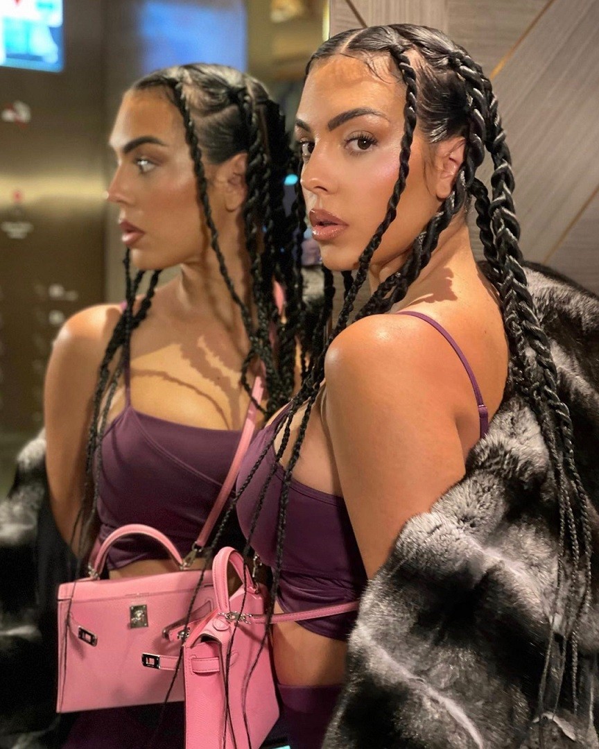 Bộ sưu tạp áo lông thú đắt giá của bạn gái Ronaldo