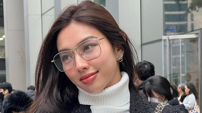 Sao Việt: Hoa hậu Thùy Tiên rạng rỡ ngày đầu năm, Hồ Ngọc Hà nổi bật với thời trang đường phố