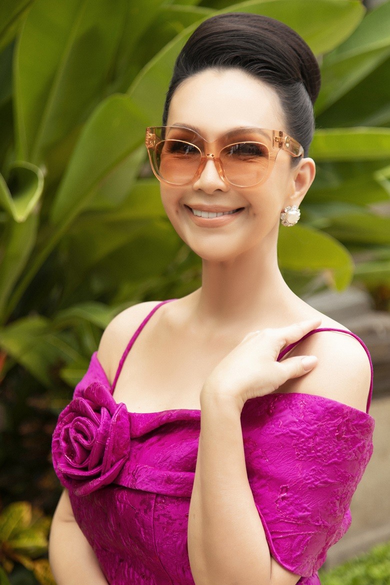 'Nữ hoàng ảnh lịch' Diễm My kỷ niệm 29 năm ngày cưới