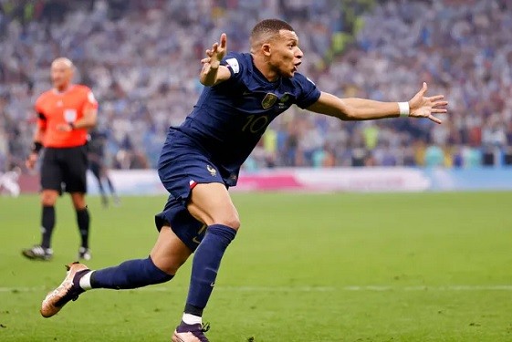 Kylian Mbappe chấn thương và có thể làm đội trưởng tuyển Pháp Kylian Mbappe chấn thương và có thể làm đội trưởng tuyển Pháp