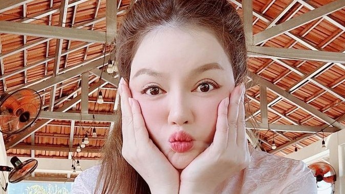 Sao Việt: Lý Nhã Kỳ trẻ trung, Trương Quỳnh Anh đọ sắc cùng Hari Won