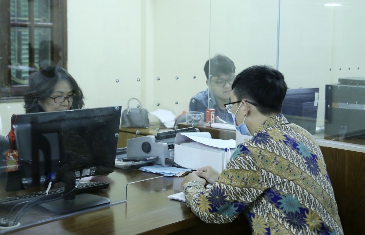 Triển khai công tác lãnh sự với tinh thần 'phục vụ' cao nhất, lấy sự hài lòng của người dân làm thước đo hiệu quả Triển khai công tác lãnh sự với tinh thần 'phục vụ' cao nhất, lấy sự hài lòng của người dân làm thước đo hiệu quả