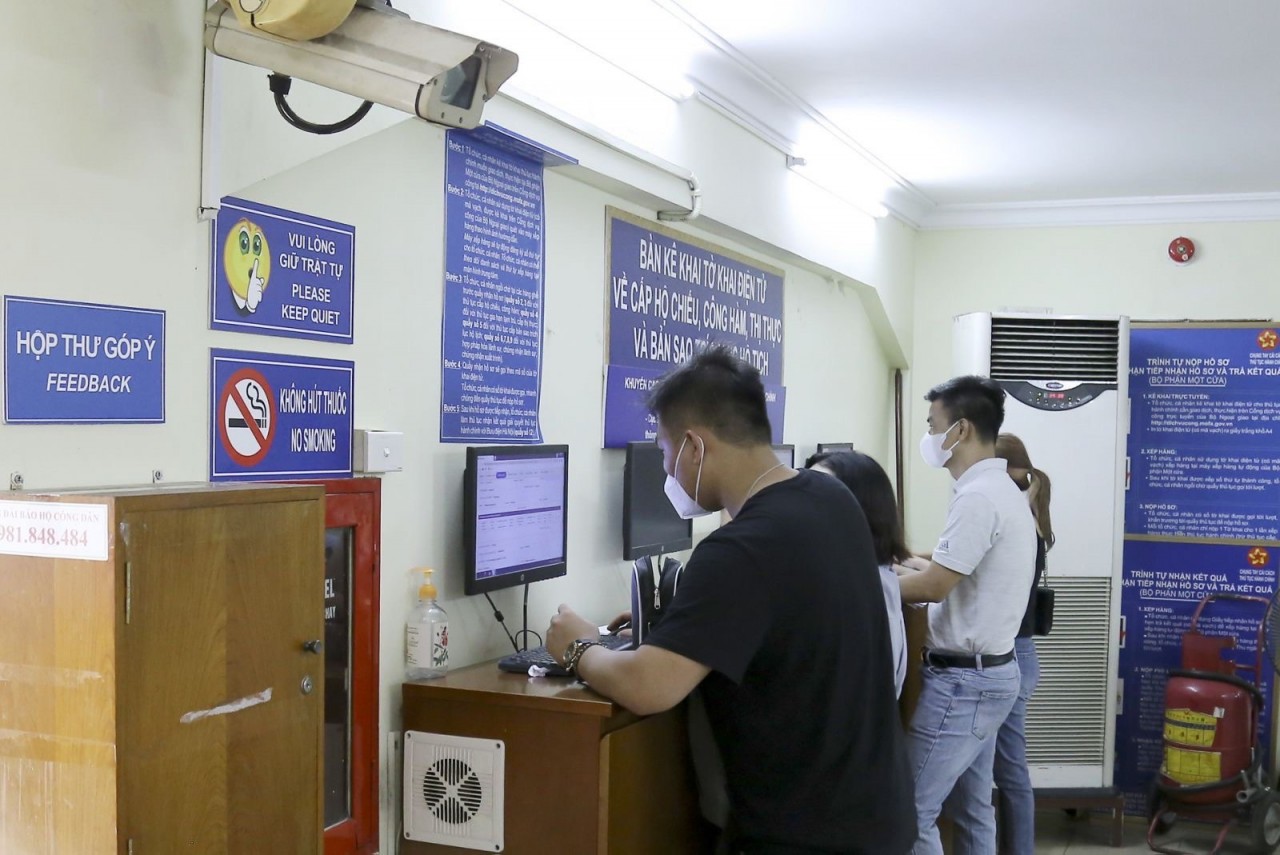 Triển khai công tác lãnh sự với tinh thần 'phục vụ' cao nhất, lấy sự hài lòng của người dân làm thước đo hiệu quả Triển khai công tác lãnh sự với tinh thần 'phục vụ' cao nhất, lấy sự hài lòng của người dân làm thước đo hiệu quả