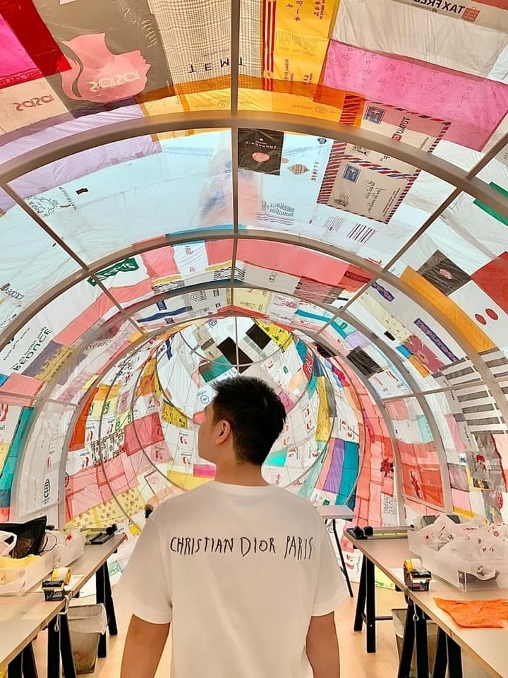 Thời trang hàng hiệu đi du lịch của chồng Hoa hậu Đỗ Mỹ Linh