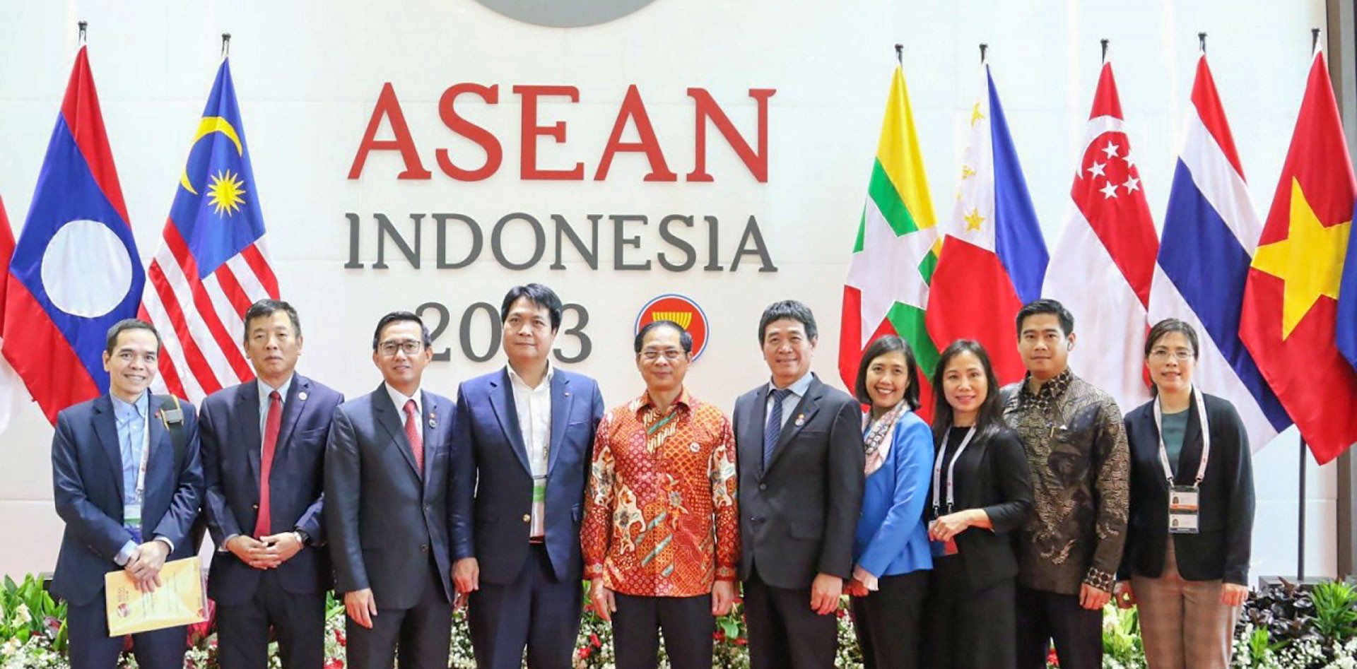 Hội nghị hẹp Bộ trưởng Ngoại giao ASEAN:  Vòng tay đoàn kết cho một khởi đầu khí thế