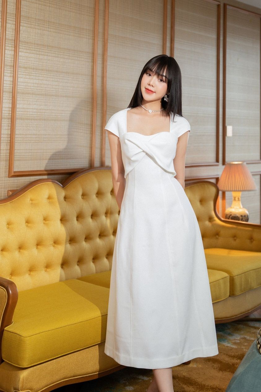 Thời trang thanh lịch của diễn viên Quỳnh Kool phim Đừng làm mẹ cáu