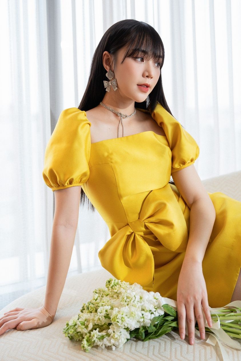 Thời trang thanh lịch của diễn viên Quỳnh Kool phim Đừng làm mẹ cáu