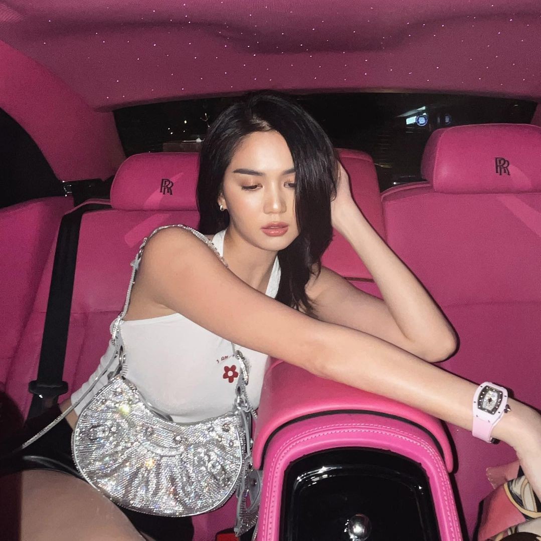 chiếc túi hàng hiệu đủ màu sắc 'được lòng' các mỹ nhân Việt