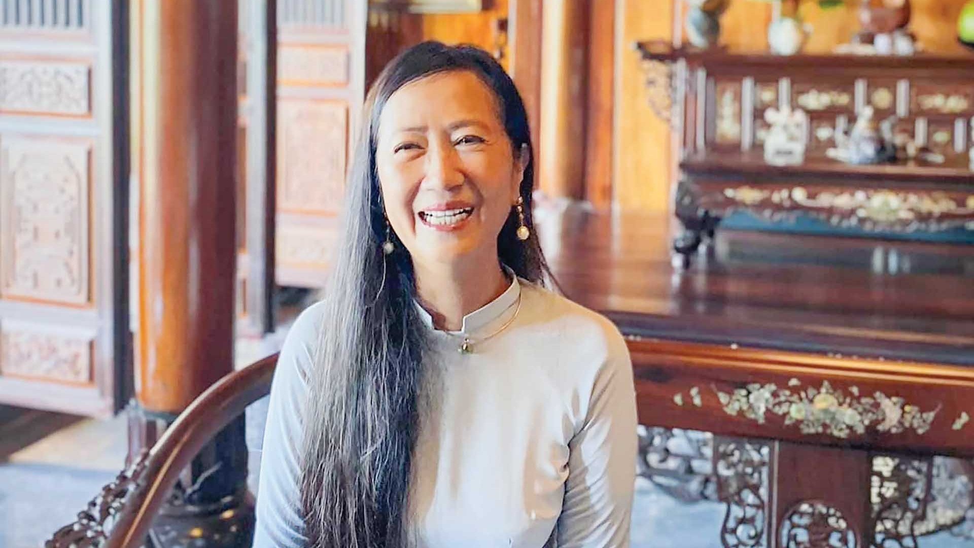 Người phụ nữ gốc Huế tái sinh di sản từ những mảnh vỡ lịch sử