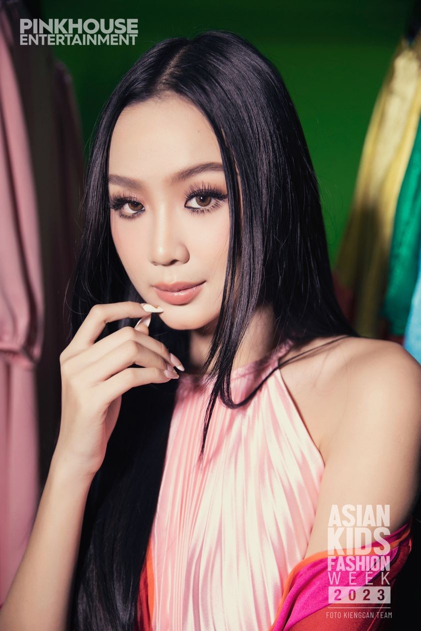 Sao Việt: Lý Nhã Kỳ đăng ảnh ngọt ngào, NSND Thu Hà gây thương nhớ