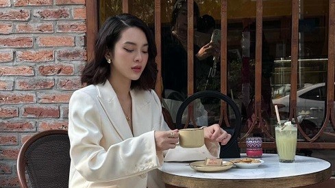 Đừng làm mẹ cáu: Stylist tiết lộ phong cách thời trang của Quỳnh Lương, Quỳnh Kool và Quang Trọng