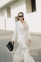 Lý Nhã Kỳ thu hút ánh nhìn với gu thời trang bốc lửa