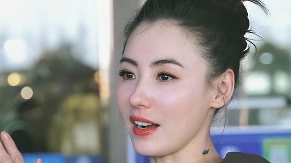 Trương Bá Chi chia sẻ bí quyết giữ da không nếp nhăn với quả bơ