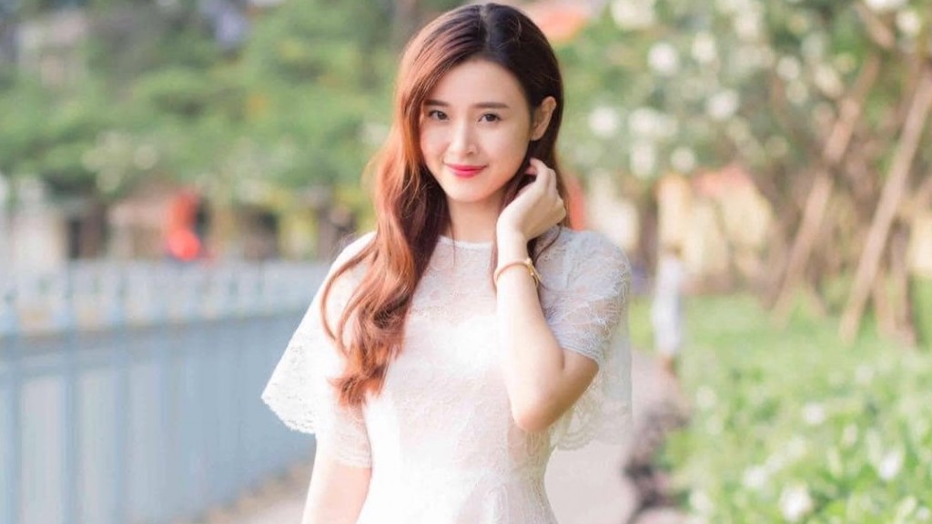 Sao Việt: Midu đẹp tựa nàng thơ, Á hậu Phương Nhi mỏng manh, dịu dàng