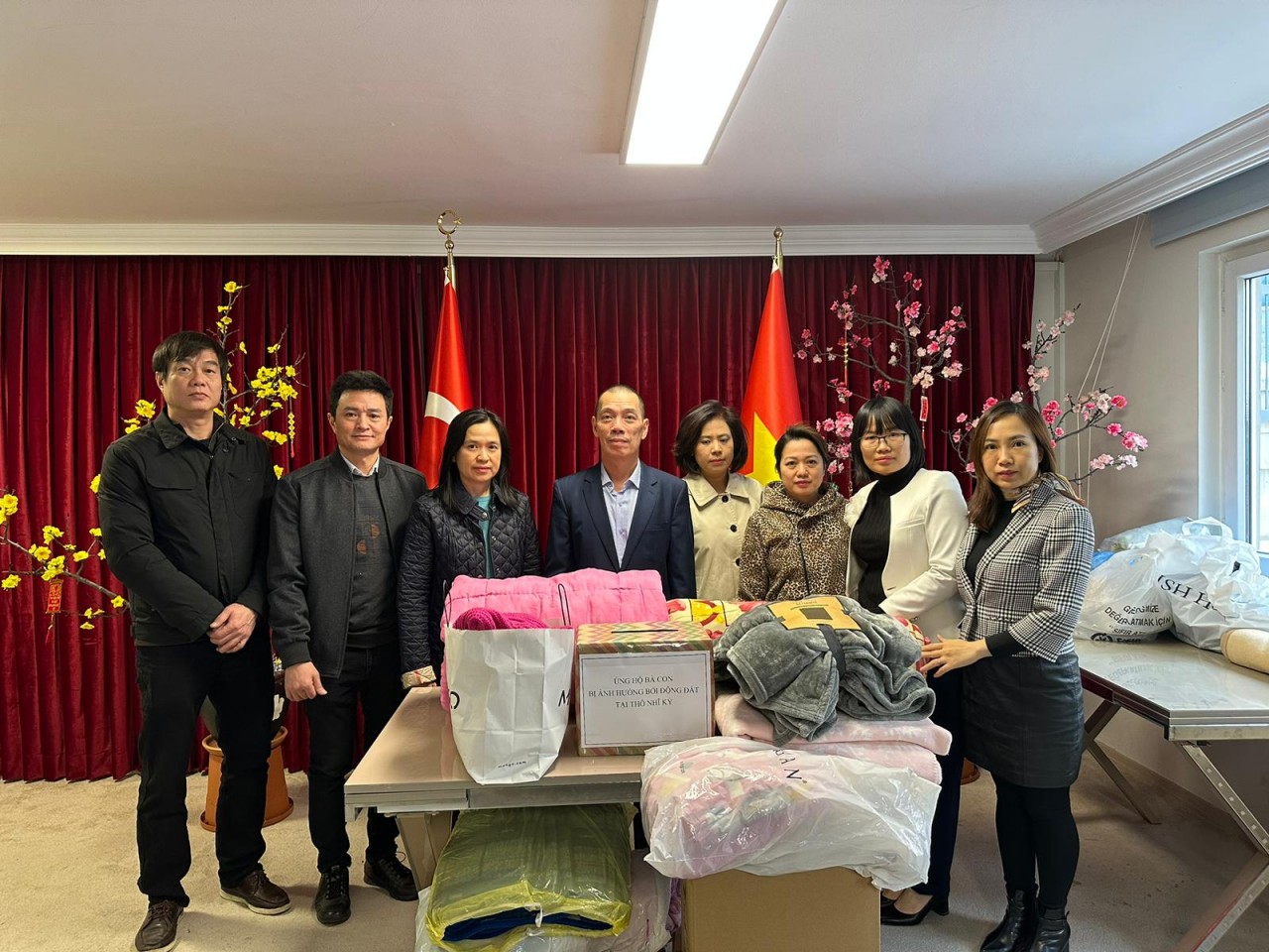 (02.11) Đại sứ quán tổ chức quyên góp hỗ trợ người dân Thổ Nhĩ Kỳ (Nguồn: ĐSQ Việt Nam tại Thổ Nhĩ Kỳ)