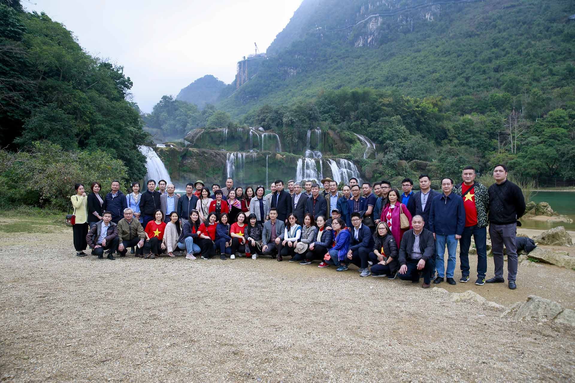 Hoạt động học tập thực tế theo tinh thần Chỉ thị số 05-CT/TW “Về đẩy mạnh học tập và làm theo tư tưởng đạo đức phong cách Hồ Chí Minh” tại Cao Bằng nh Hoạt động học tập thực tế theo tinh thần Chỉ thị số 05-CT/TW “Về đẩy mạnh học tập và làm theo tư tưởng đạo đức phong cách Hồ Chí Minh” tại Cao Bằng nh