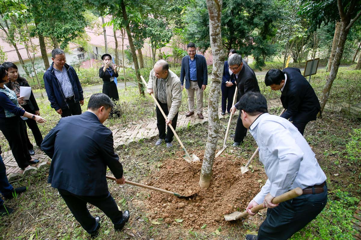 Hoạt động học tập thực tế theo tinh thần Chỉ thị số 05-CT/TW “Về đẩy mạnh học tập và làm theo tư tưởng đạo đức phong cách Hồ Chí Minh” tại Cao Bằng nh Hoạt động học tập thực tế theo tinh thần Chỉ thị số 05-CT/TW “Về đẩy mạnh học tập và làm theo tư tưởng đạo đức phong cách Hồ Chí Minh” tại Cao Bằng nh