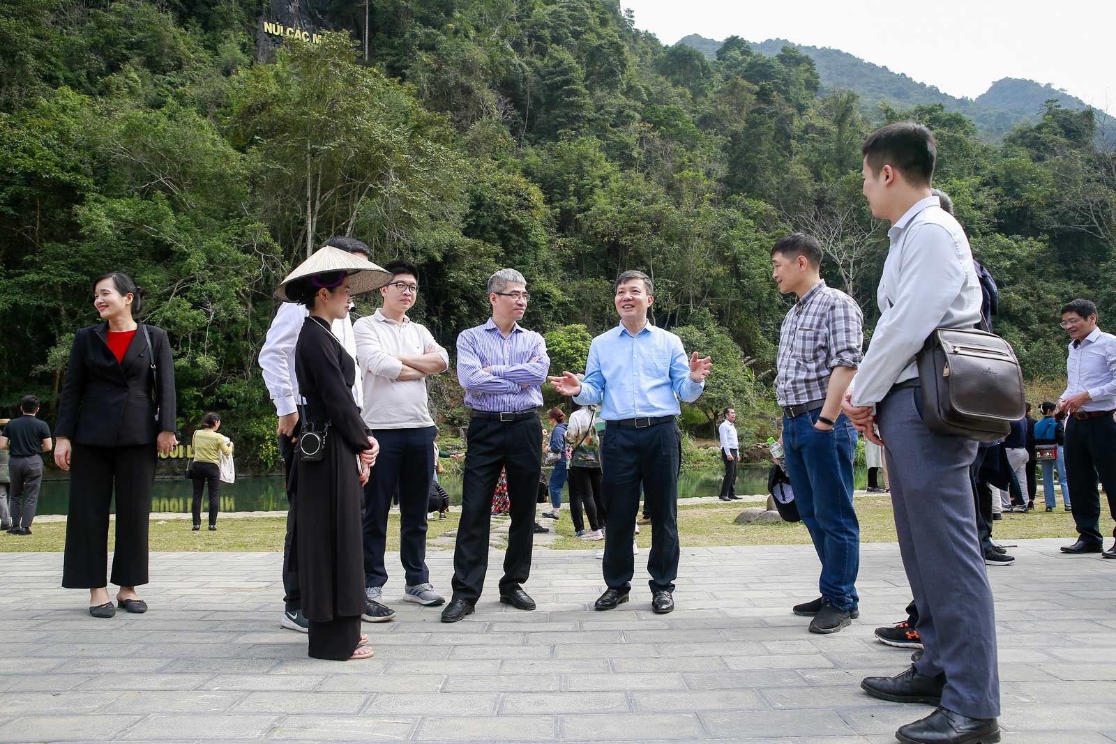 Hoạt động học tập thực tế theo tinh thần Chỉ thị số 05-CT/TW “Về đẩy mạnh học tập và làm theo tư tưởng đạo đức phong cách Hồ Chí Minh” tại Cao Bằng nh Hoạt động học tập thực tế theo tinh thần Chỉ thị số 05-CT/TW “Về đẩy mạnh học tập và làm theo tư tưởng đạo đức phong cách Hồ Chí Minh” tại Cao Bằng nh