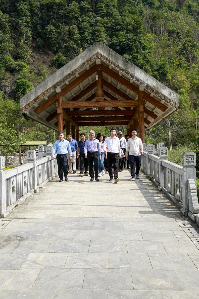 Hoạt động học tập thực tế theo tinh thần Chỉ thị số 05-CT/TW “Về đẩy mạnh học tập và làm theo tư tưởng đạo đức phong cách Hồ Chí Minh” tại Cao Bằng nh Hoạt động học tập thực tế theo tinh thần Chỉ thị số 05-CT/TW “Về đẩy mạnh học tập và làm theo tư tưởng đạo đức phong cách Hồ Chí Minh” tại Cao Bằng nh