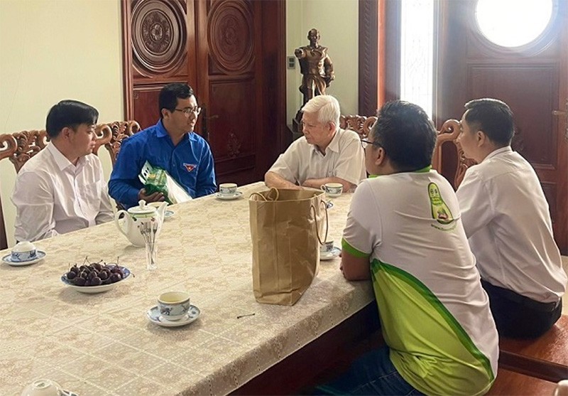 Trong buổi gặp gỡ ấm áp, nguyên Chủ tịch nước Nguyễn Minh Triết đã gửi nhiều lời khuyên đầy quý giá đến các nông gia trẻ tiêu biểu (Ảnh: Hải Uyên). Trong buổi gặp gỡ ấm áp, nguyên Chủ tịch nước Nguyễn Minh Triết đã gửi nhiều lời khuyên đầy quý giá đến các nông gia trẻ tiêu biểu (Ảnh: Hải Uyên).