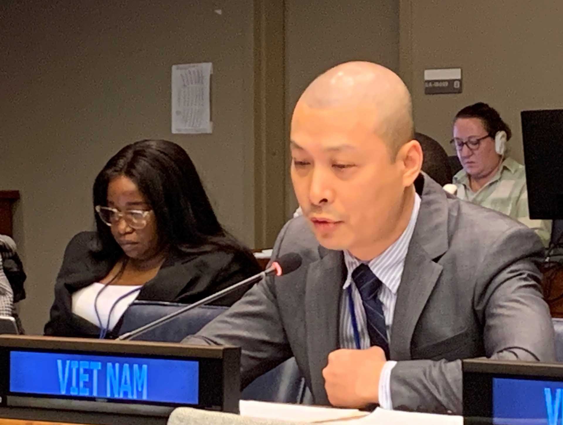Tham tán Công sứ Nguyễn Hoàng Nguyên, Phó Trưởng Phái đoàn thường trực Việt Nam tại LHQ phát biểu tại phiên họp.
