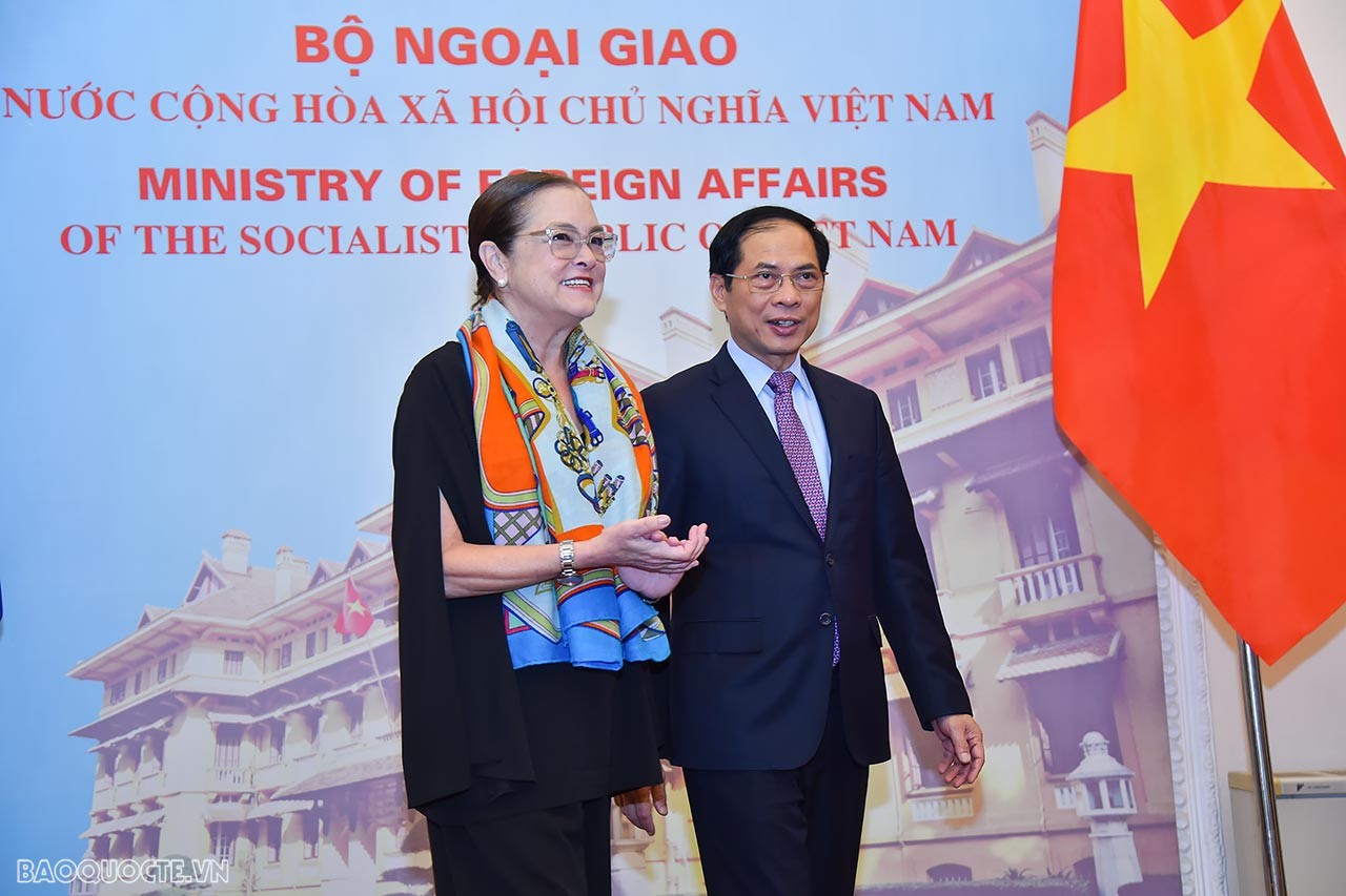 Bộ trưởng Ngoại giao Bùi Thanh Sơn đón, hội đàm với Bộ trưởng Ngoại giao El Salvador Alexandra Hill Tonoco