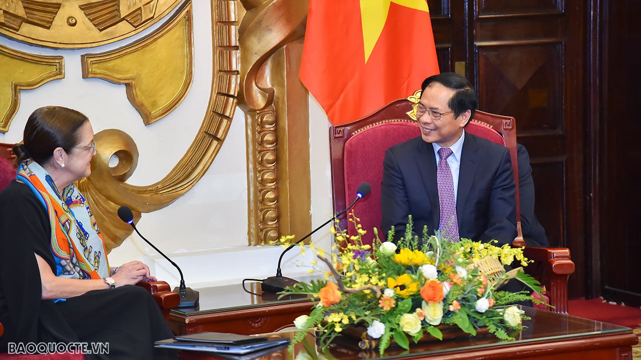 Bộ trưởng Ngoại giao Bùi Thanh Sơn đón, hội đàm với Bộ trưởng Ngoại giao El Salvador Alexandra Hill Tonoco