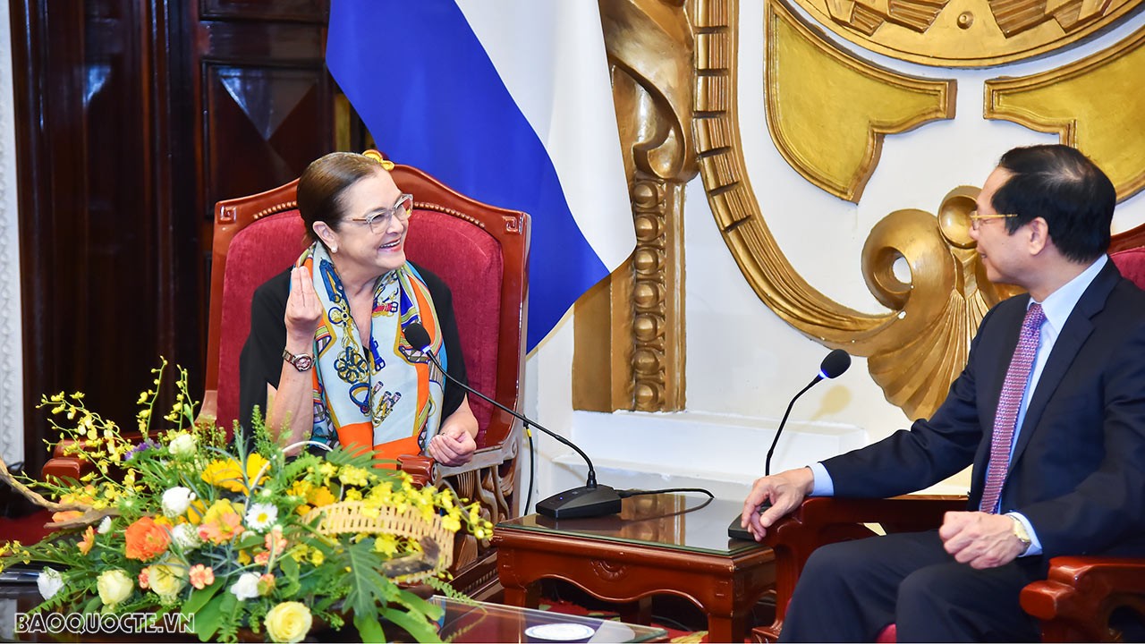 Bộ trưởng Ngoại giao Bùi Thanh Sơn đón, hội đàm với Bộ trưởng Ngoại giao El Salvador Alexandra Hill Tonoco