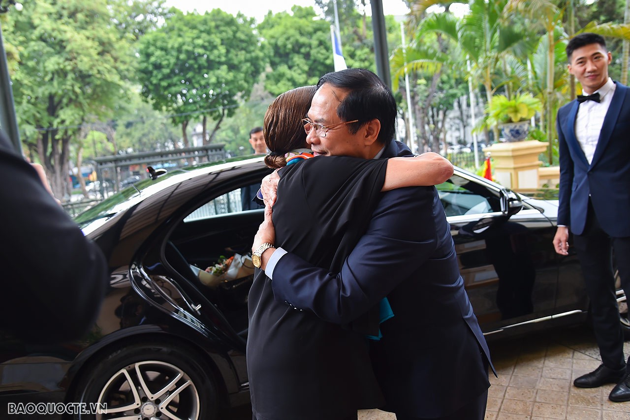 Bộ trưởng Ngoại giao Bùi Thanh Sơn đón, hội đàm với Bộ trưởng Ngoại giao El Salvador Alexandra Hill Tonoco