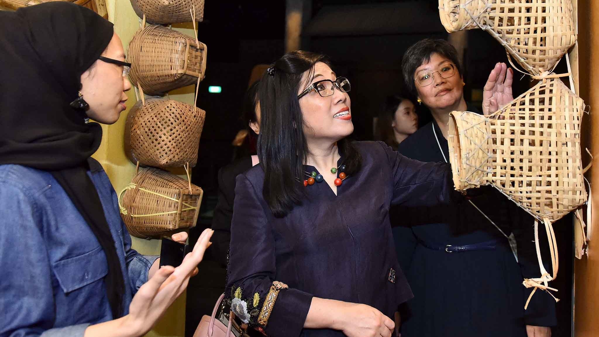 Phu nhân Thủ tướng tìm hiểu lịch sử, văn hoá, thăm nơi giúp đỡ trẻ em khuyết tật ở Singapore và Brunei