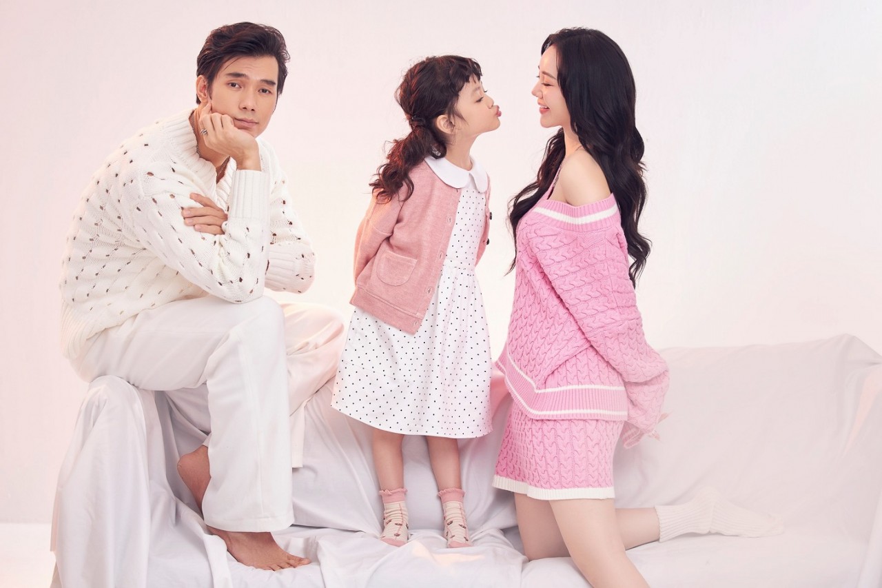 Đừng làm mẹ cáu: Quỳnh Kool, Nhan Phúc Vinh, bé Happi thực hiện bộ ảnh ngày Valentine tặng khán giả Đừng làm mẹ cáu: Quỳnh Kool, Nhan Phúc Vinh, bé Happi thực hiện bộ ảnh ngày Valentine tặng khán giả