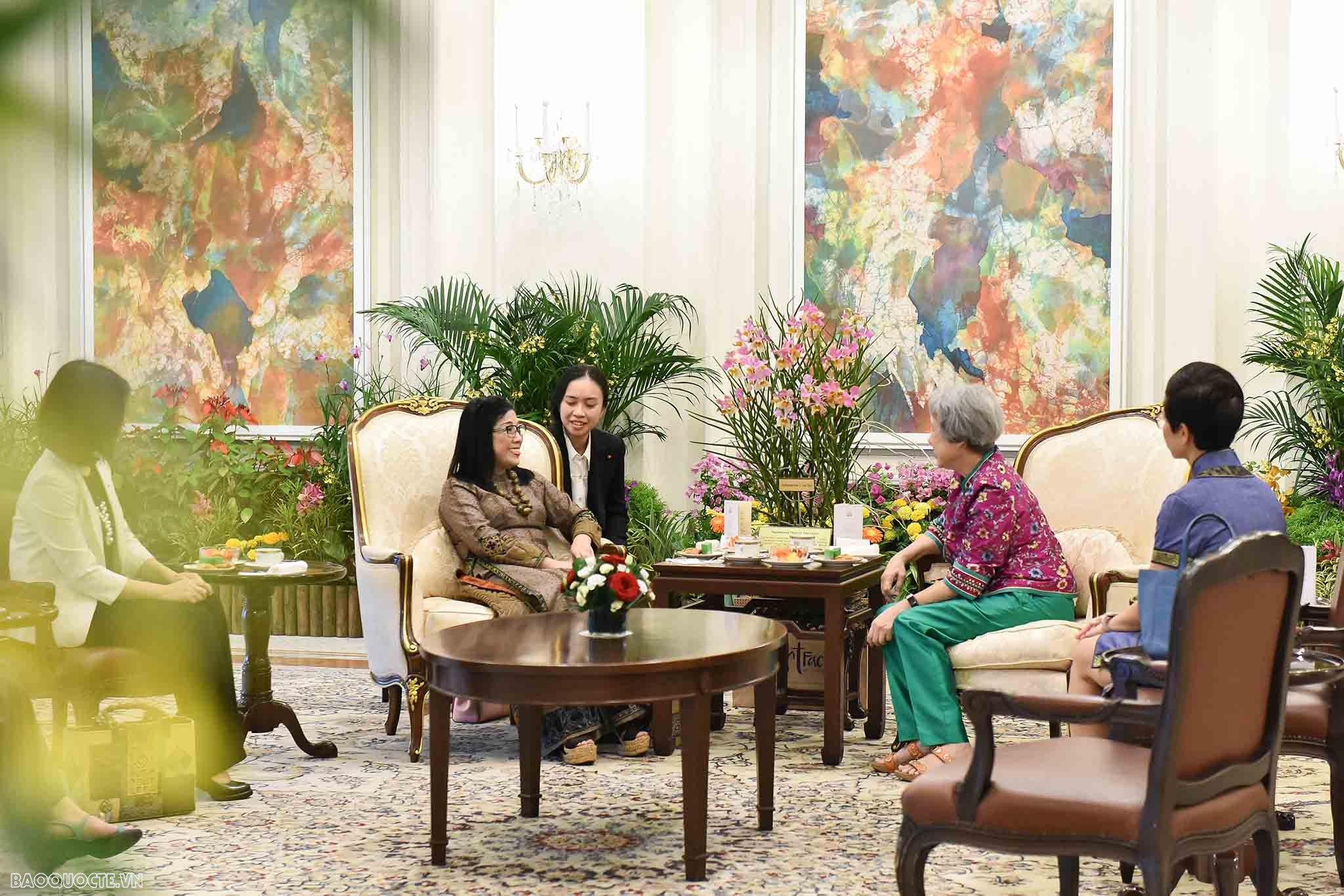 Bà Lê Thị Bích Trân tìm hiểu lịch sử, văn hoá và thăm nơi giúp đỡ trẻ em khuyết tật ở Singapore và Brunei