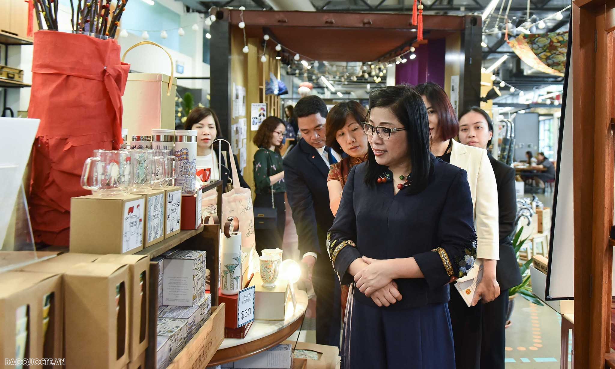 Bà Lê Thị Bích Trân tìm hiểu lịch sử, văn hoá và thăm nơi giúp đỡ trẻ em khuyết tật ở Singapore và Brunei