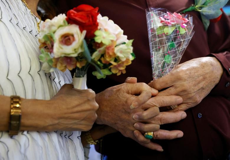 Dư âm ngày Valentine của các cặp đôi trên thế giới