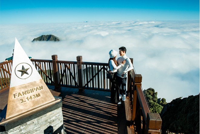 Dư âm ngày Valentine của các cặp đôi trên thế giới