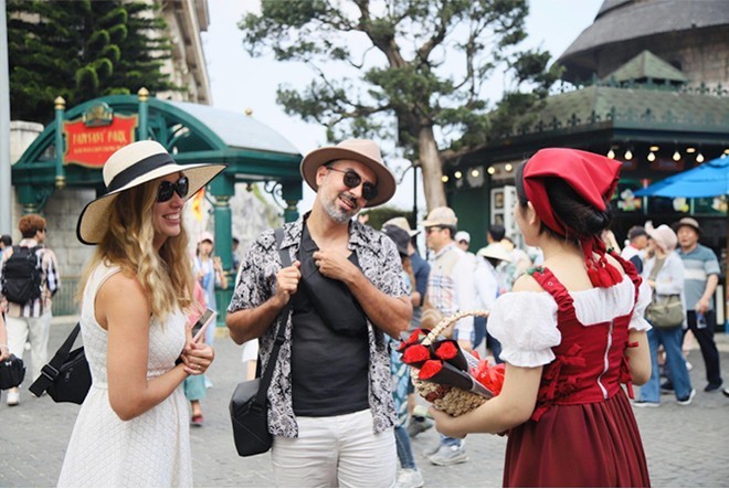 Dư âm ngày Valentine của các cặp đôi trên thế giới