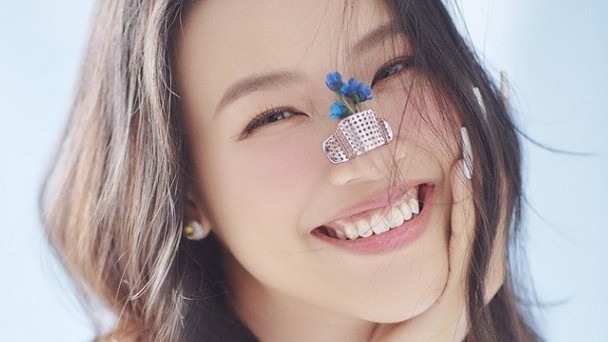 Á hậu - MC Hoàng Oanh rạng rỡ khoe dáng chuẩn trong bộ ảnh thời trang