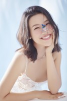 Á hậu - MC Hoàng Oanh rạng rỡ khoe dáng chuẩn trong bộ ảnh thời trang