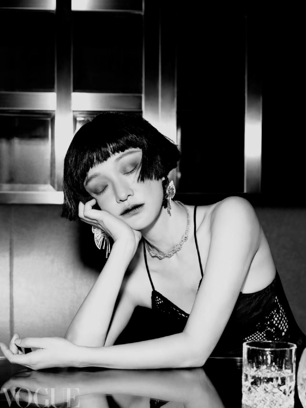 Châu Tấn khắc họa vẻ đẹp hoài cổ trên tạp chí thời trang