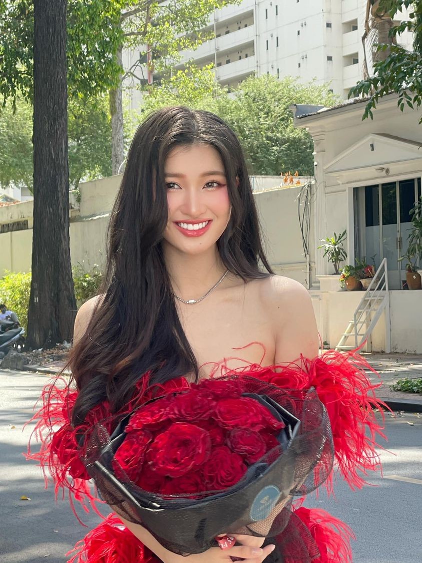 Phương Nhi đẹp như công chúa