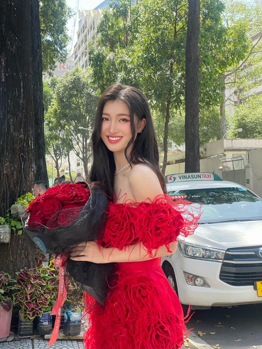 Phương Nhi đẹp như công chúa