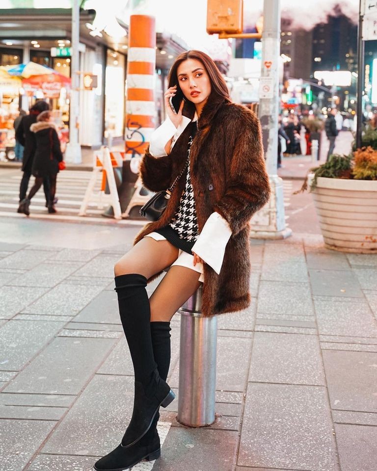 Sao Việt: Hồng Diễm thảnh thơi uống trà