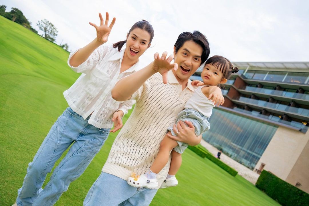 Sao Việt: Hồng Diễm thảnh thơi uống trà