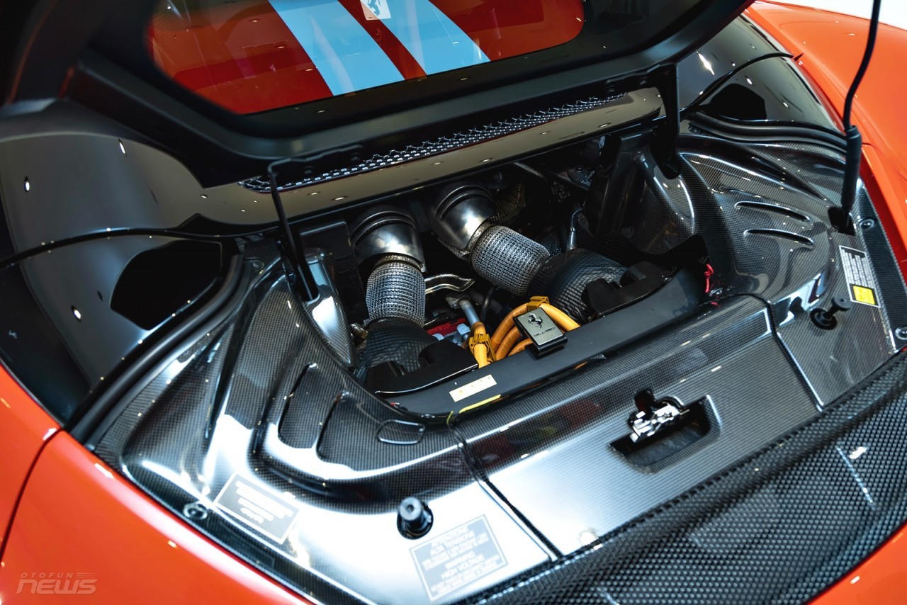 Cận cảnh chi tiết Ferrari 296 GTS có mặt tại Việt Nam, giá từ 23 tỷ đồng