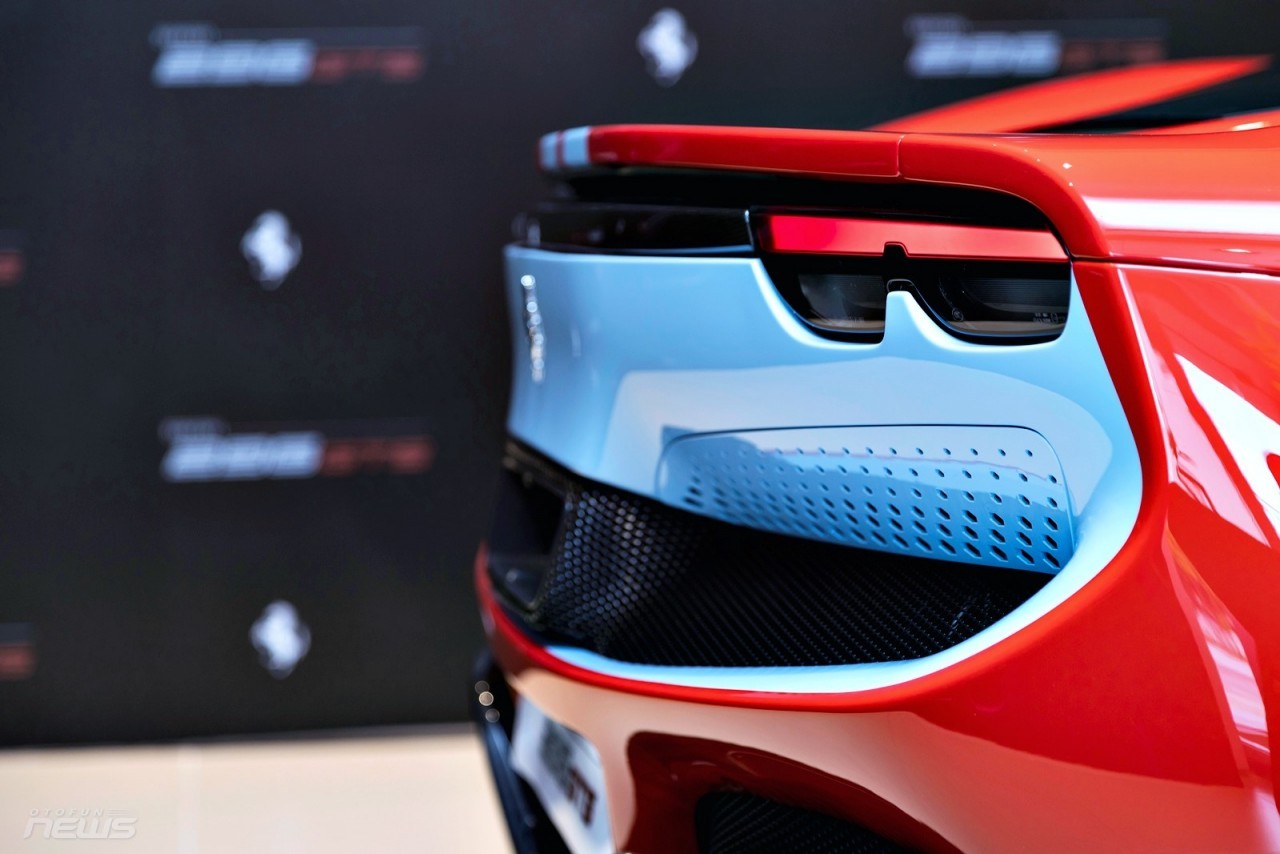 Cận cảnh chi tiết Ferrari 296 GTS có mặt tại Việt Nam, giá từ 23 tỷ đồng