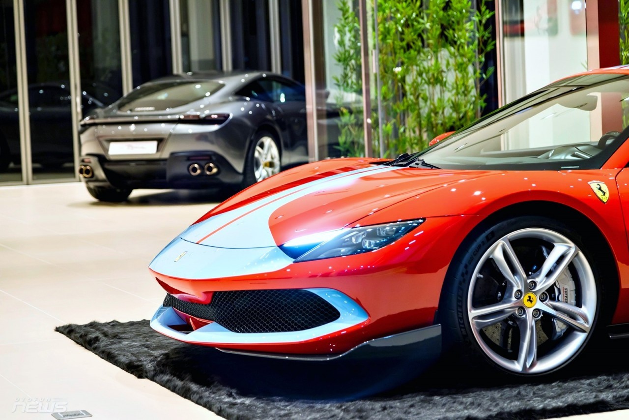 Cận cảnh chi tiết Ferrari 296 GTS có mặt tại Việt Nam, giá từ 23 tỷ đồng