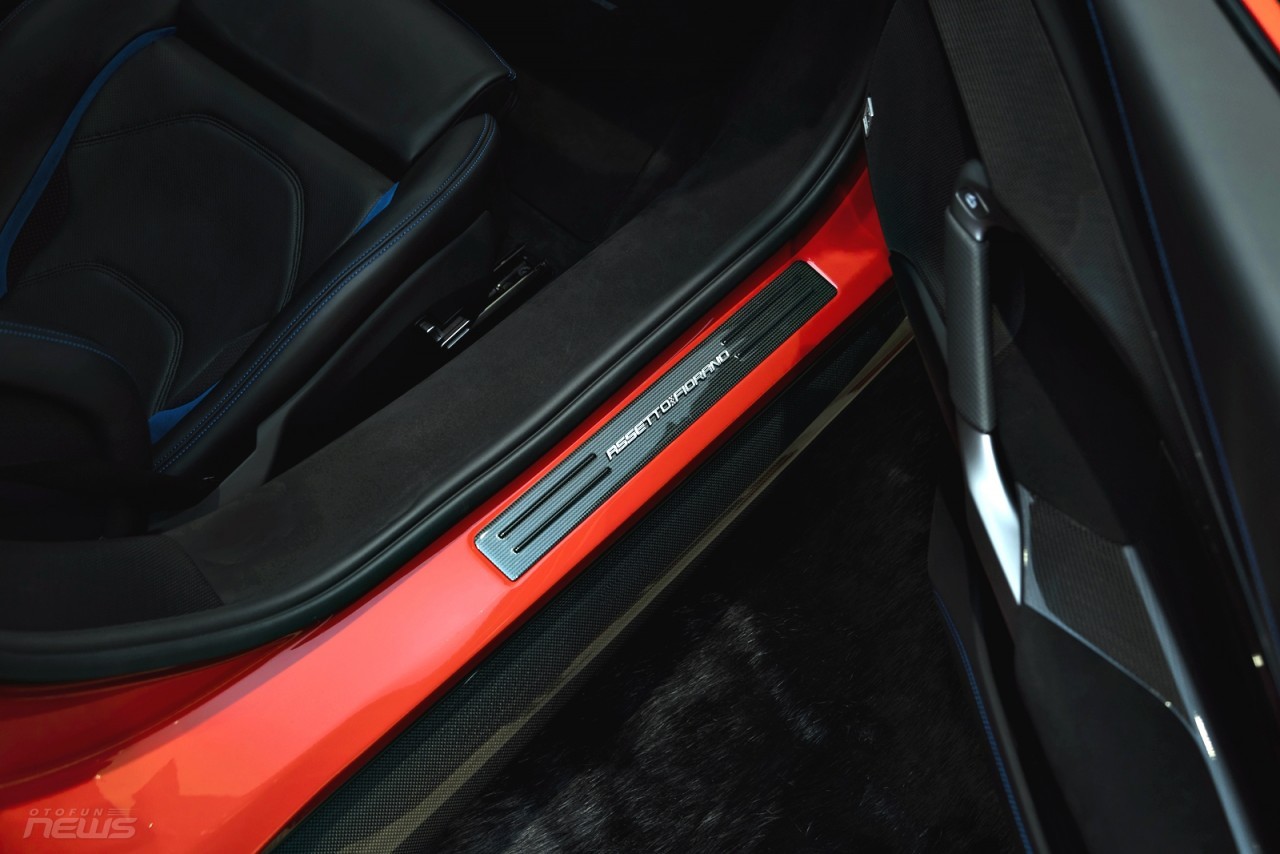 Cận cảnh chi tiết Ferrari 296 GTS có mặt tại Việt Nam, giá từ 23 tỷ đồng