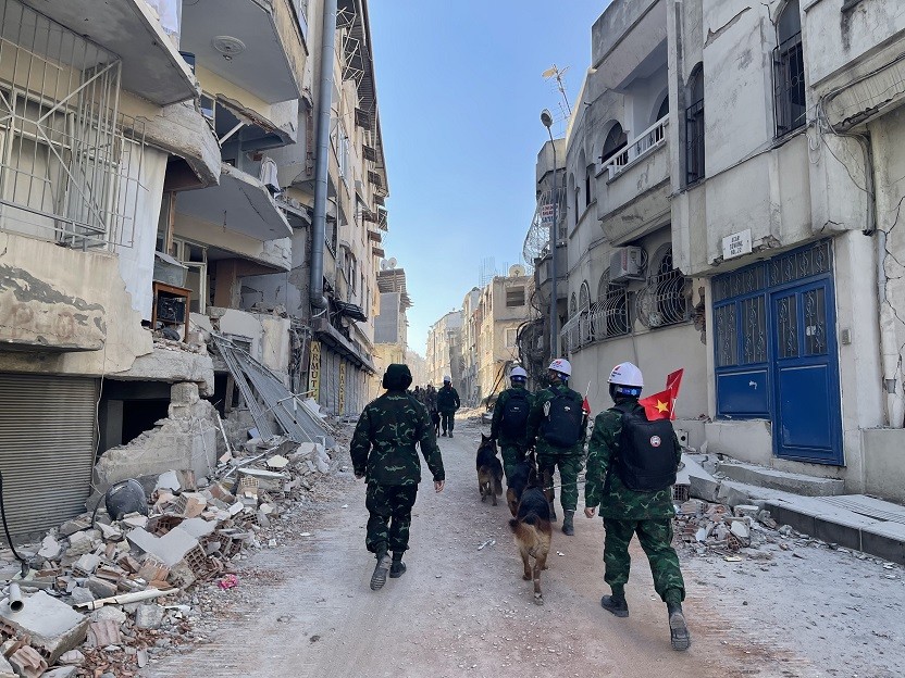 Động đất Thổ Nhĩ Kỳ: Lực lượng cứu hộ QĐND Việt Nam tìm kiếm nạn nhân tại Antakya Động đất Thổ Nhĩ Kỳ: Hình ảnh Lực lượng cứu hộ Quân đội nhân dân Việt Nam tìm kiếm nạn nhân tại Antakya