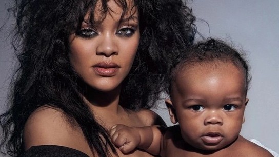 Lộ diện con trai 9 tháng tuổi của Rihanna trên tạp chí Vogue